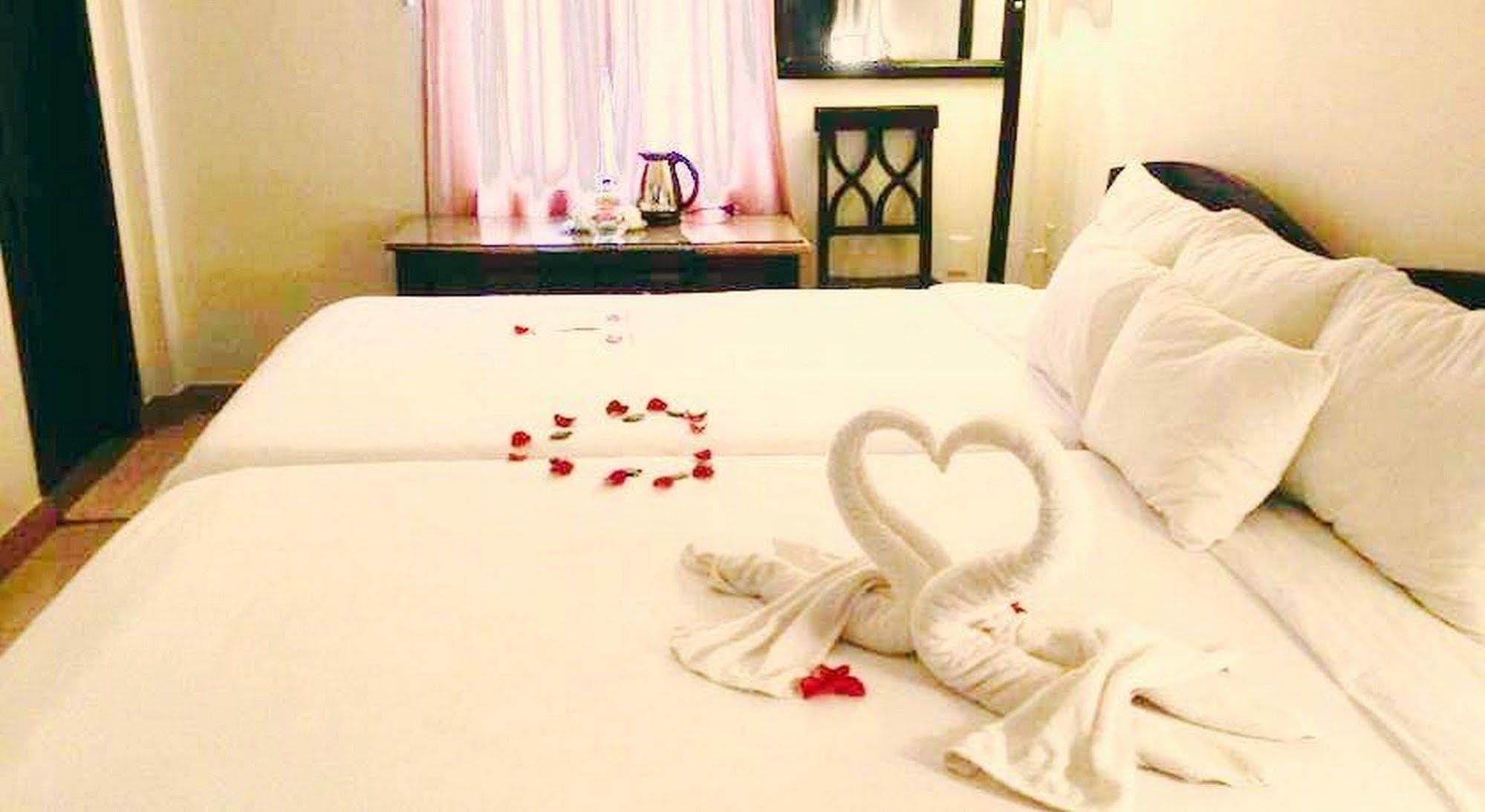 Ruby Bistro Hotel Хюе Екстер'єр фото